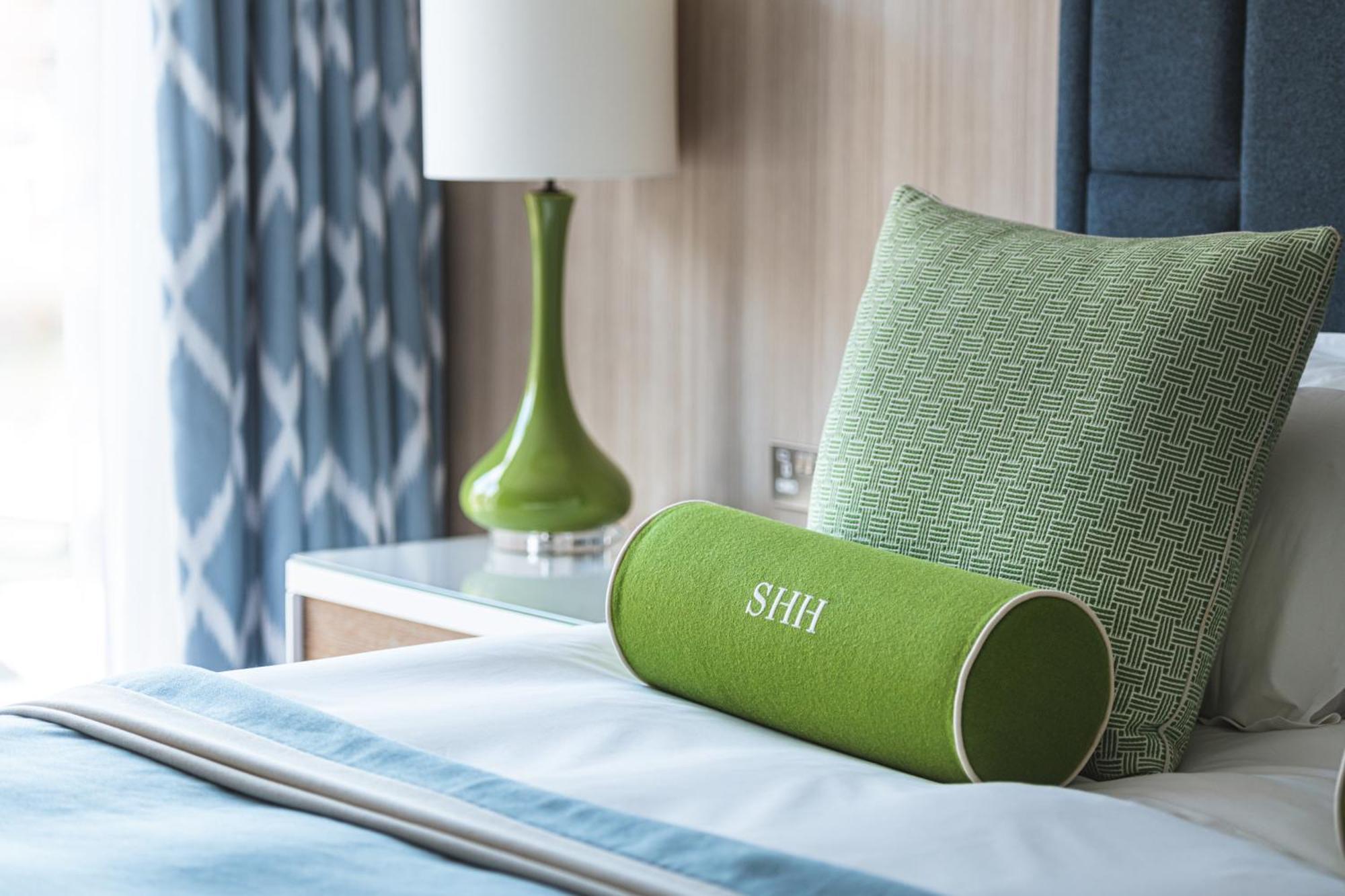 Harbour Hotel & Spa Саутгемптон Экстерьер фото A bolster pillow