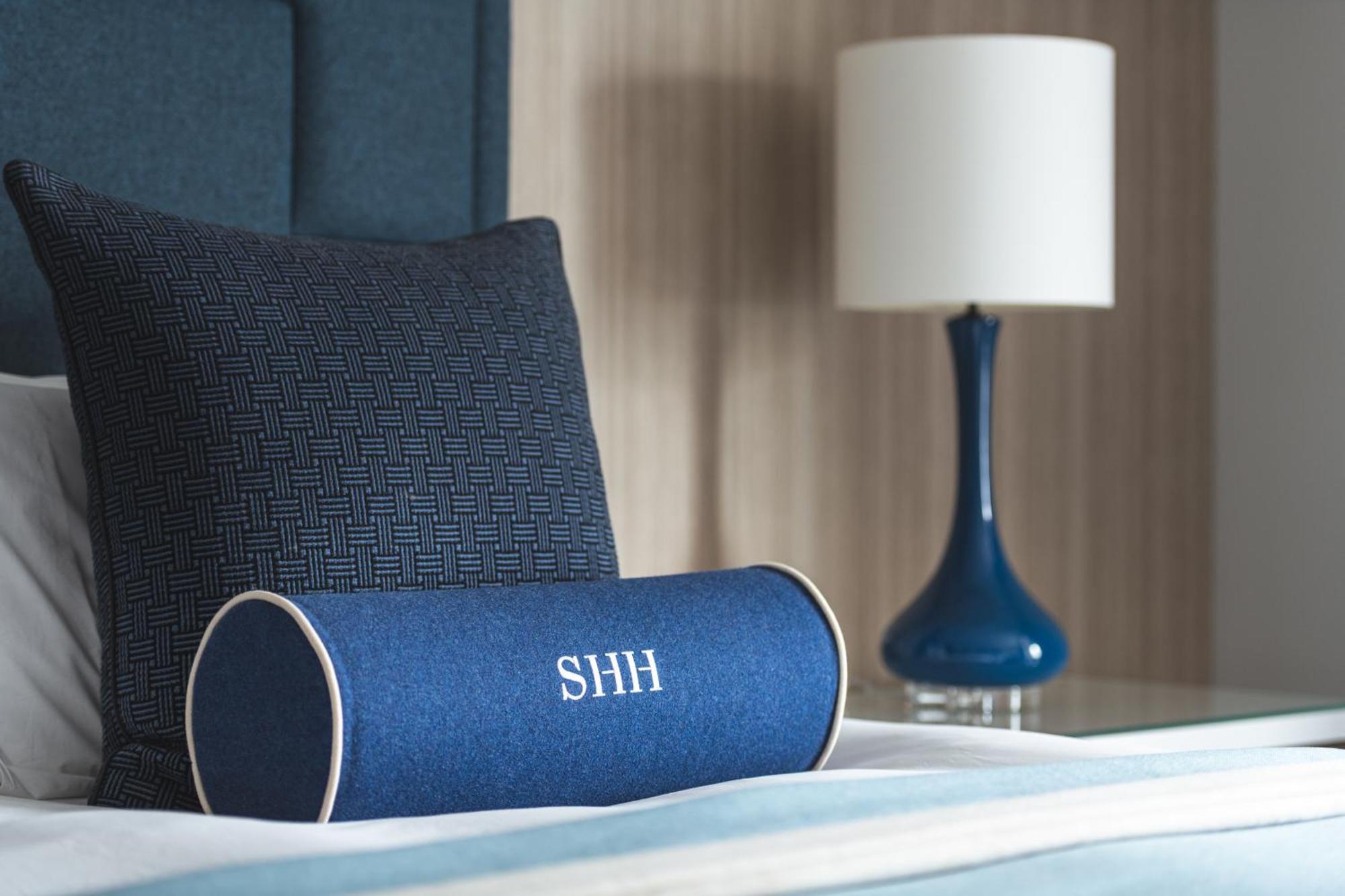 Harbour Hotel & Spa Саутгемптон Экстерьер фото A bolster pillow